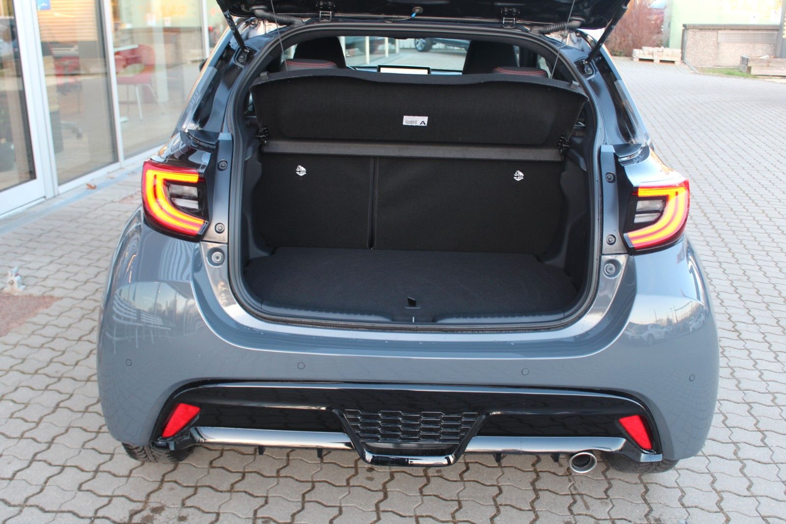 Toyota Yaris Hybrid GR Sport*LED*PDC*KAMERA*HEAD-UP*JBL