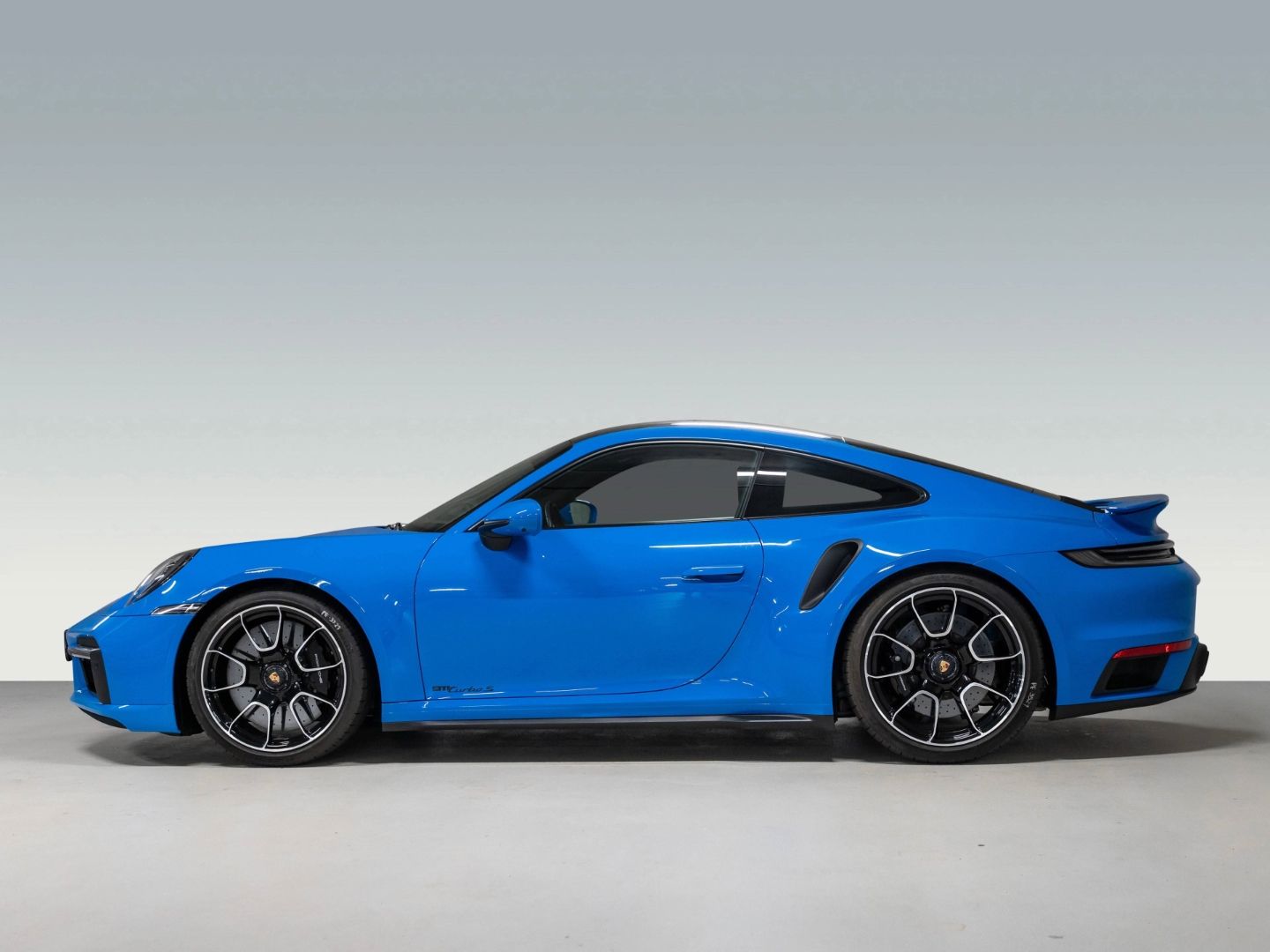 Porsche 992 Turbo S Burmester InnoDrive PCCB Lift-VA