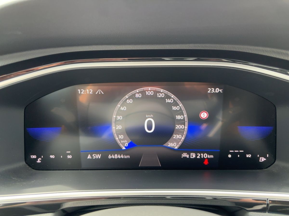 Volkswagen T-Roc 2.0 TDI R-Line - Samsaru's Car Outlet