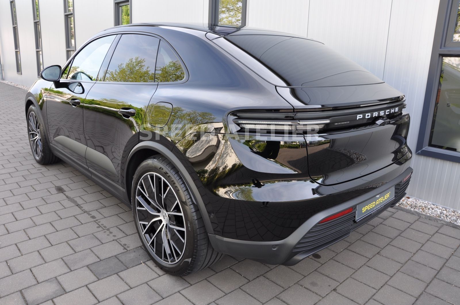 Porsche Macan 4 - Samsaru's Car Outlet