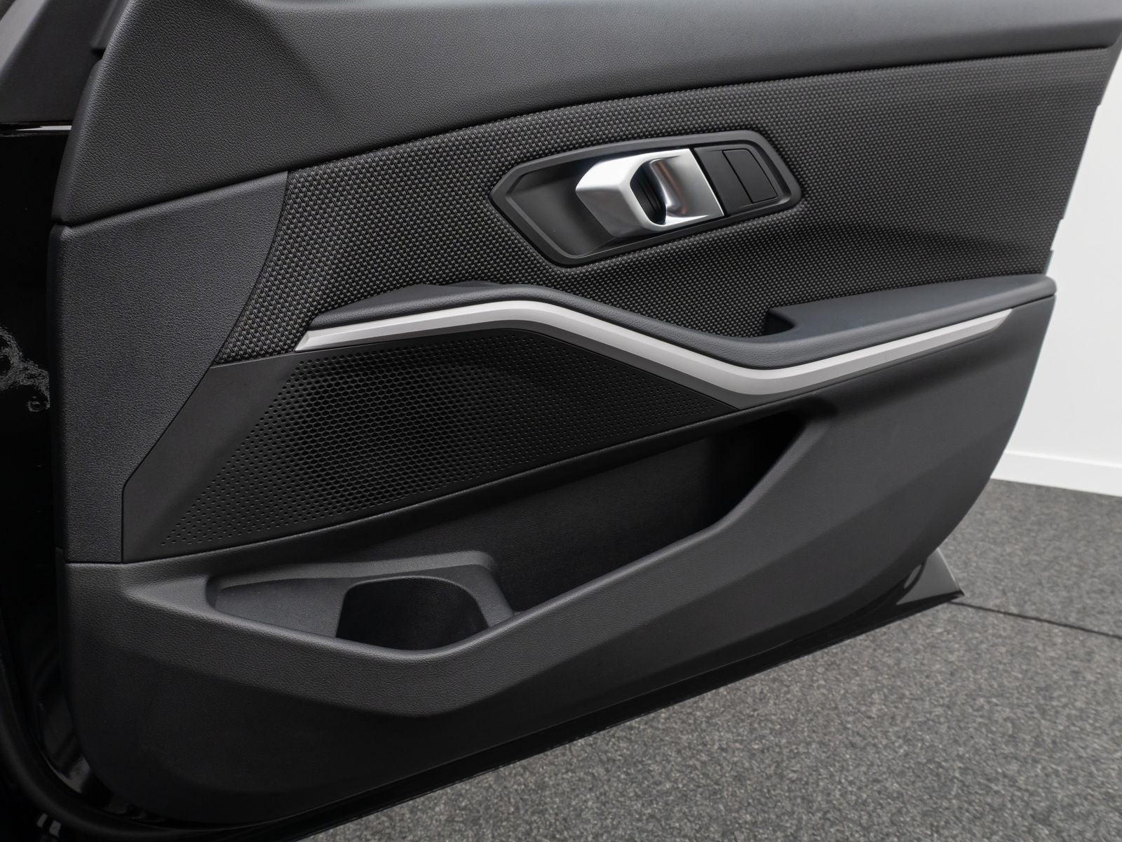 BMW 320e - Samsaru's Car Outlet