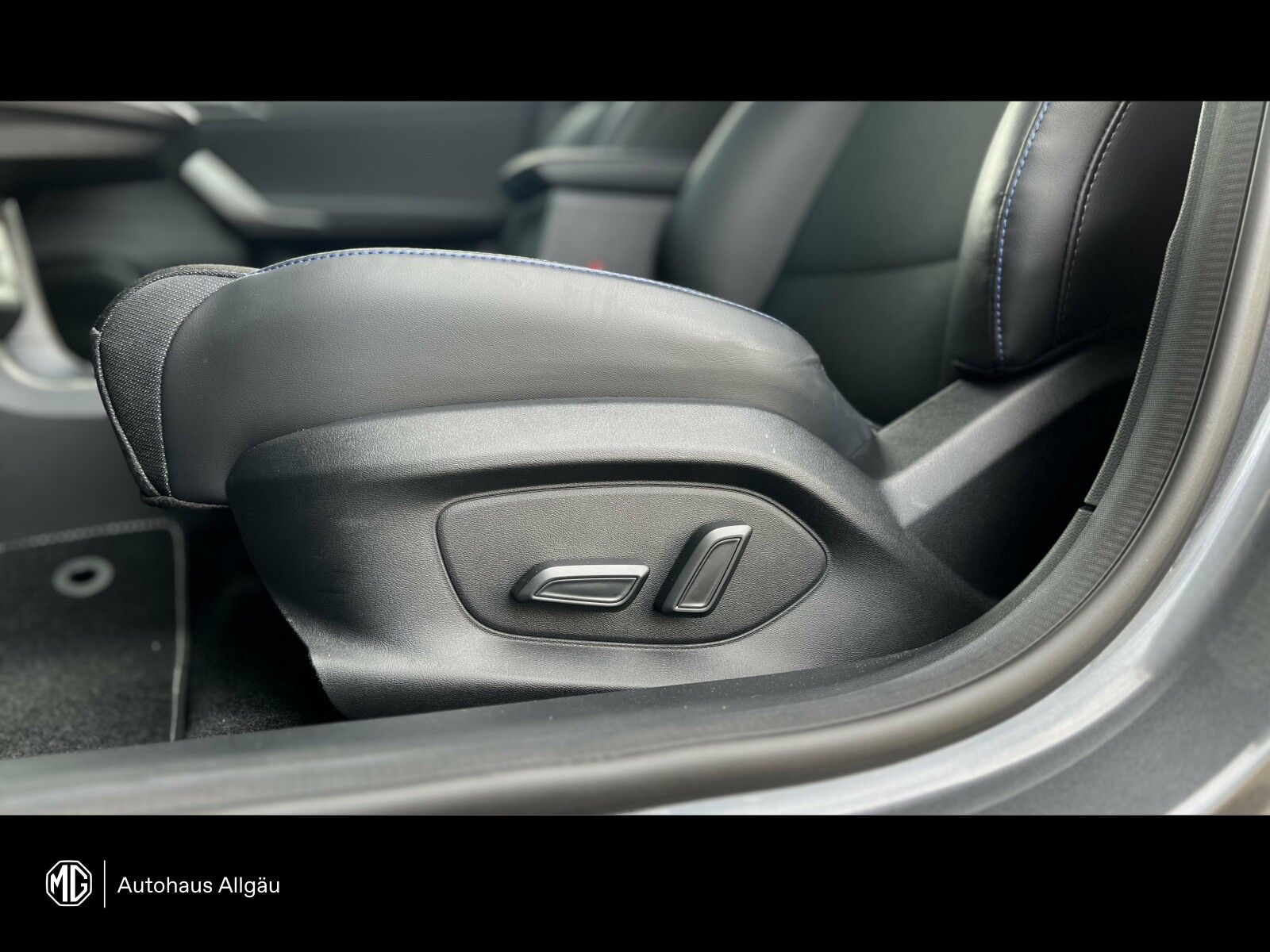MG4 Luxury 64 kW LED+360°Kam+ACC+Klim+CarPlay+SH