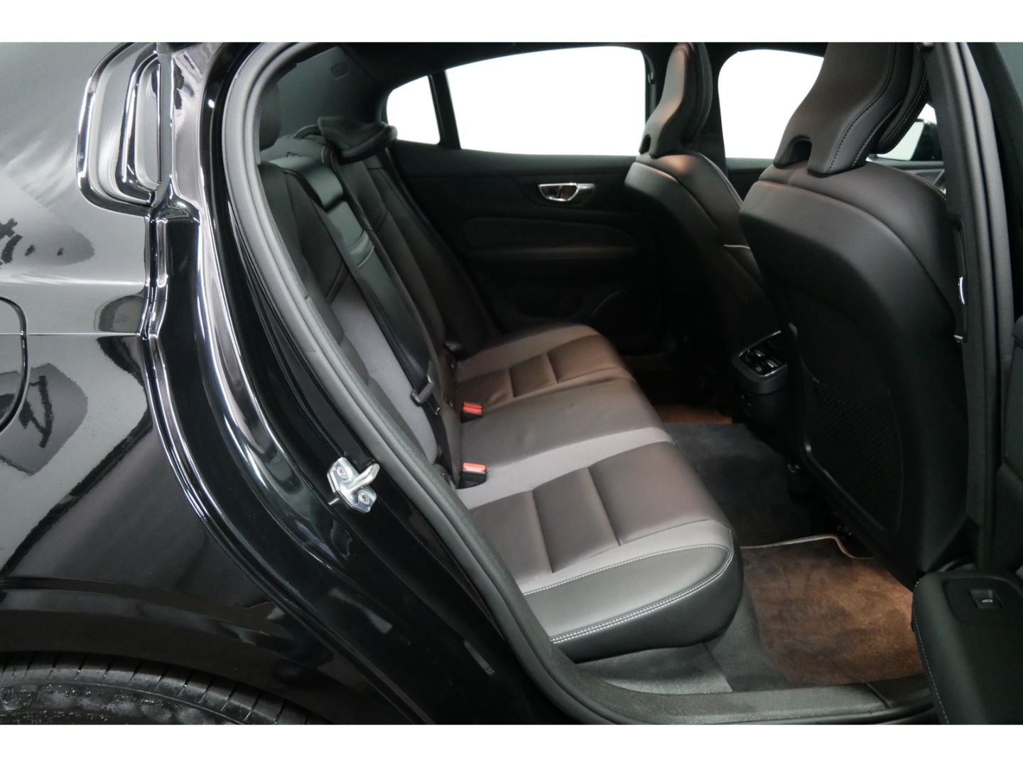Volvo S60 R Design T5 Panor+LED+Navi+Kamera+Leder+19''