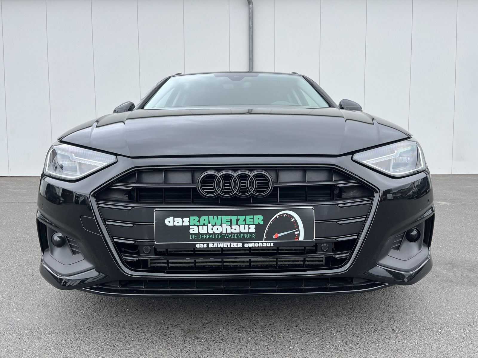 Audi A4 Avant 35 2.0 TFSI S-Line - Samsaru's Car Outlet