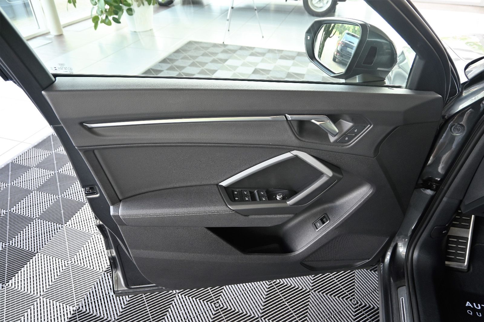 Audi Q3 SB 35 TDI qu S-Line - Samsaru's Car Outlet