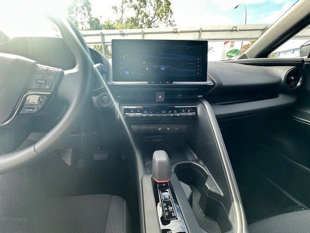 Toyota C-HR 2,0l Plug-In Hybrid 4x2 Black&White