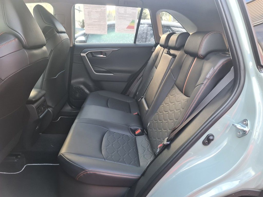 Toyota RAV 4 2.5 4x4 Hybrid Adventure - Samsaru's Car Outlet
