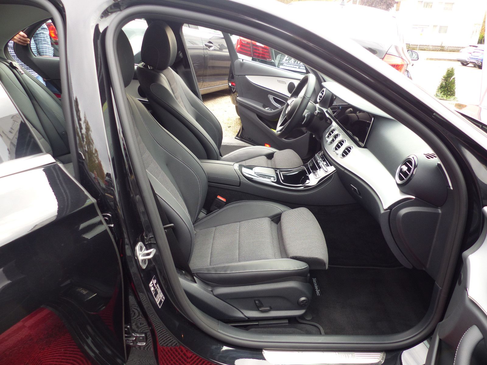 Mercedes-Benz E 220 d AVANGARDE - Samsaru's Car Outlet