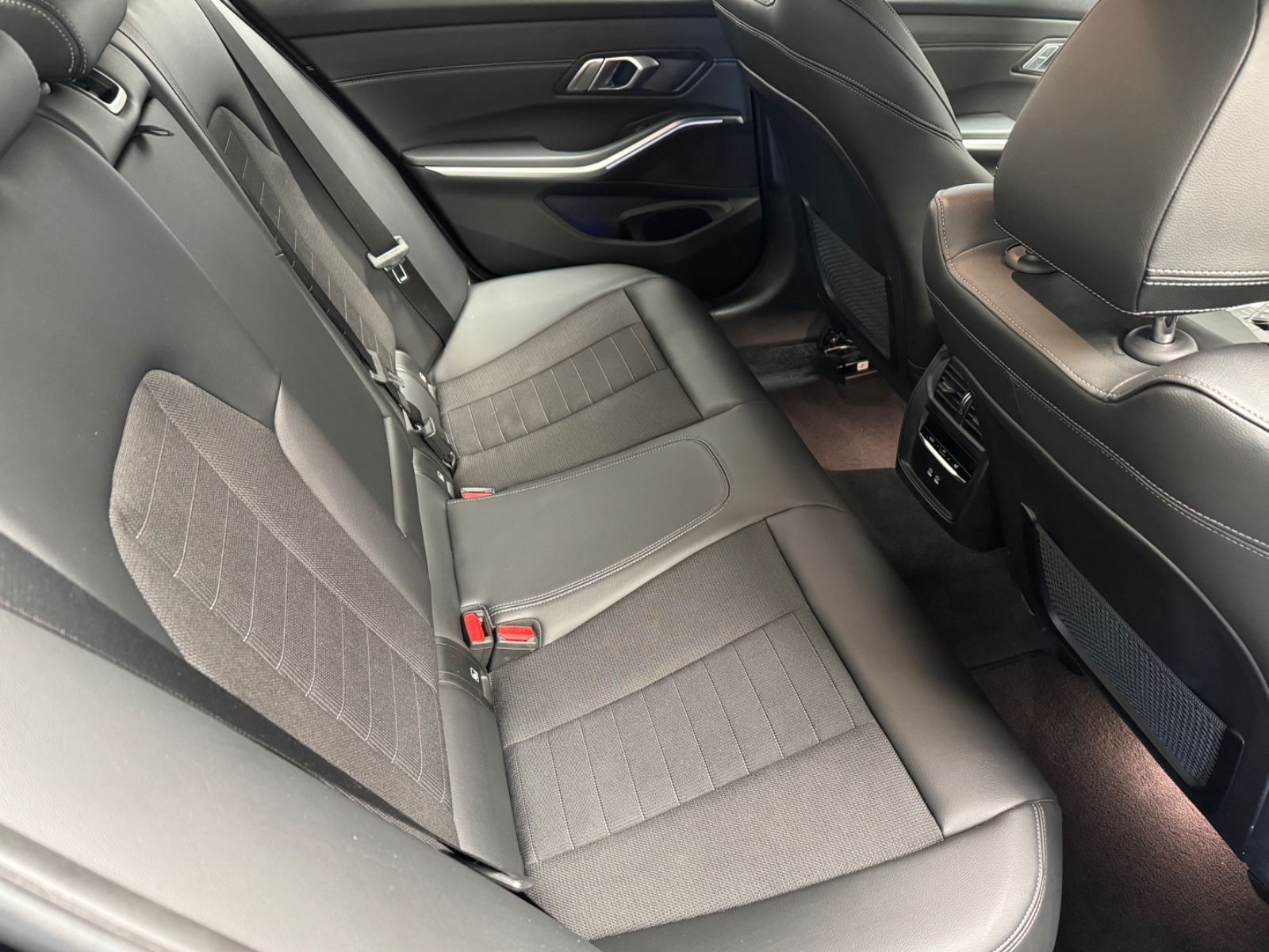 BMW 320 xDrive Sport Line - Samsaru's Car Outlet
