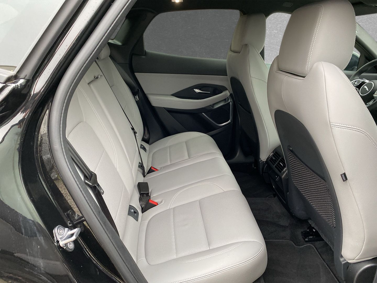 Jaguar E-Pace D165 R-Dynamic SE ACC Keyless Memory Meri