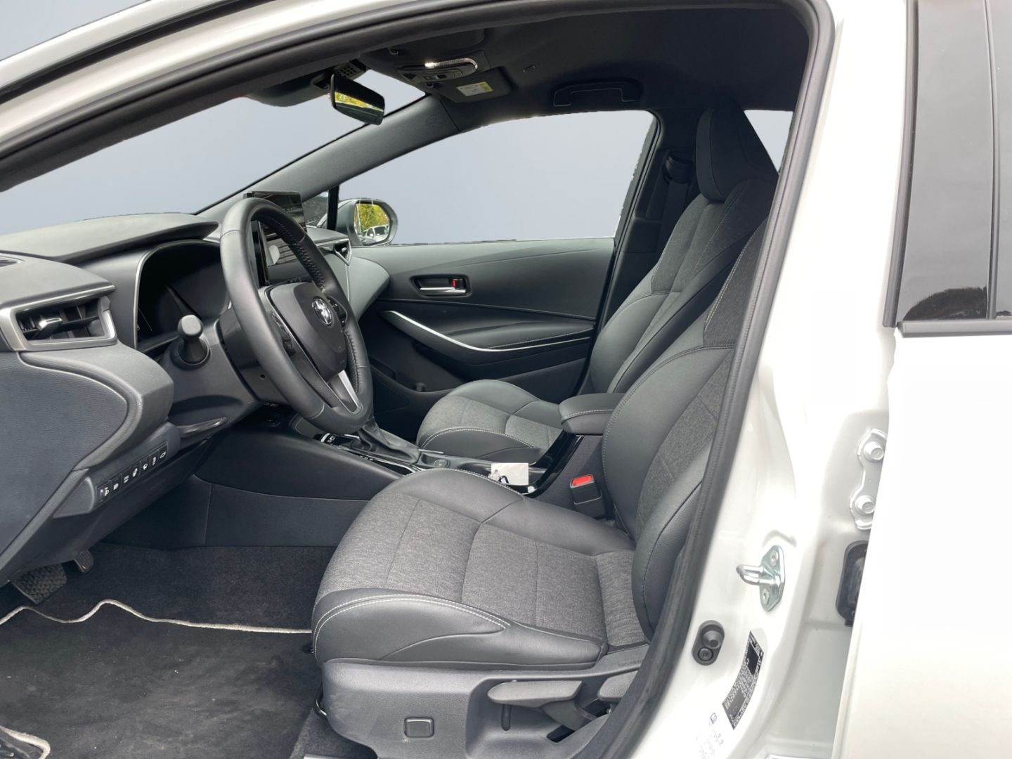 Toyota Corolla 1,8 Hybrid TS Black&White *Kamera*el Hec