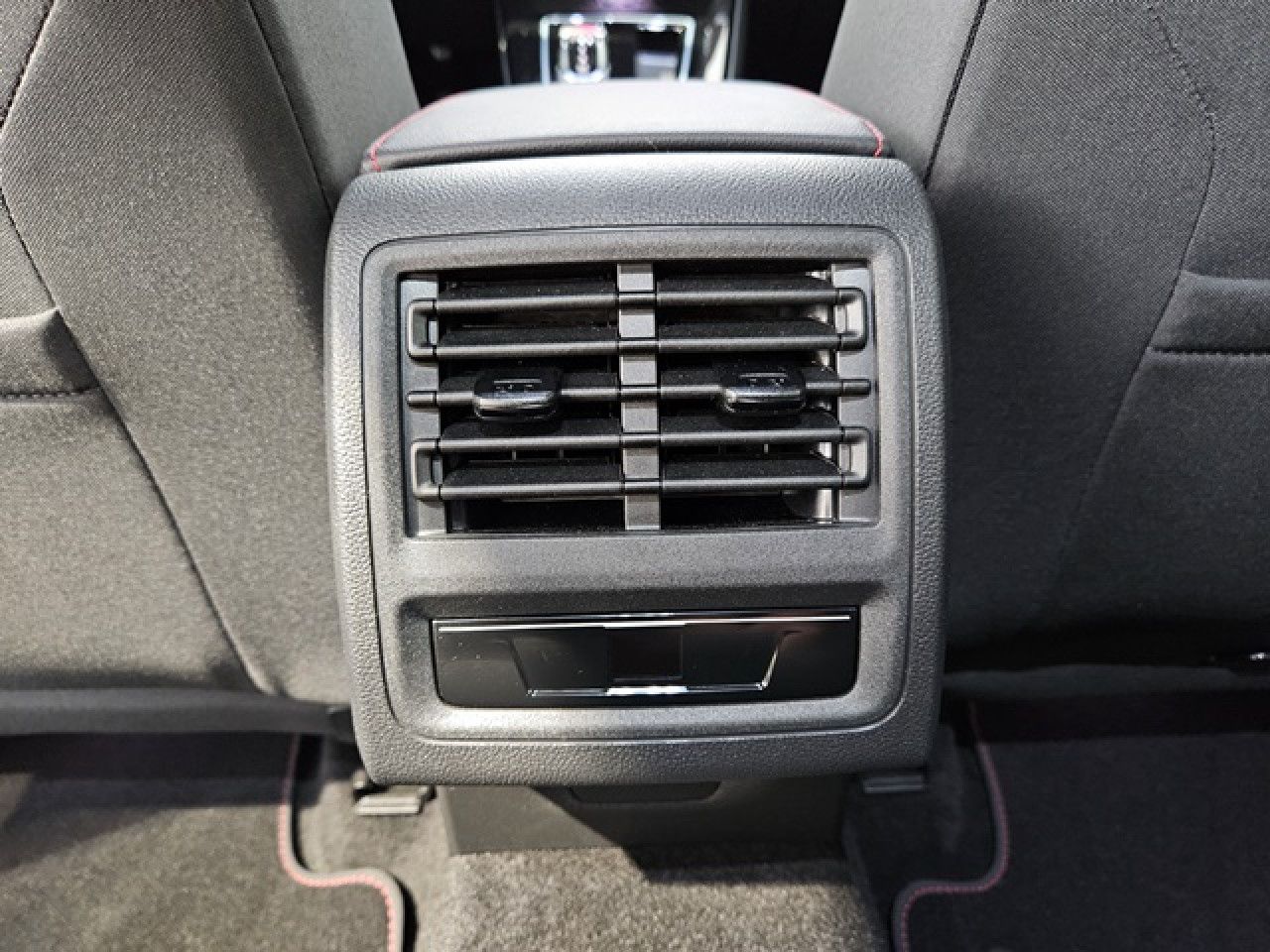 Volkswagen Golf 2.0 TSI GTI DSG BlackStyle - Samsaru's Car Outlet