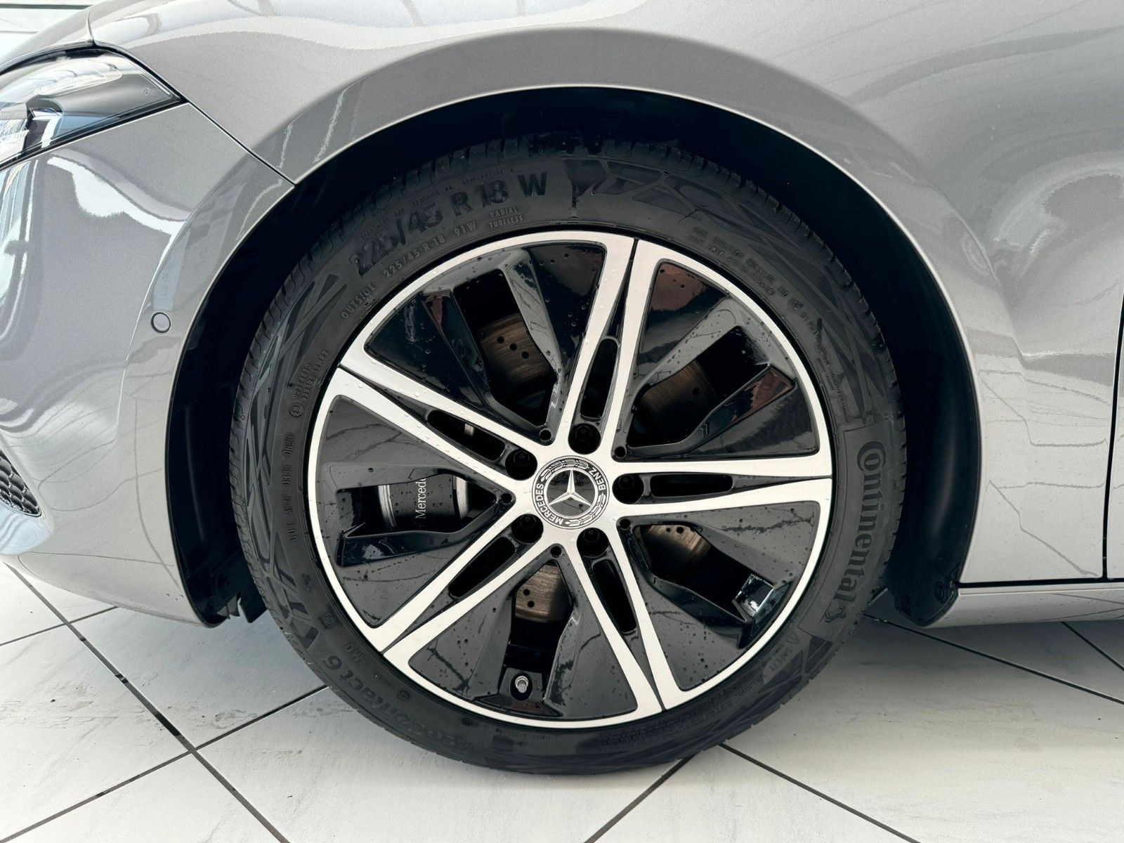 Mercedes-Benz A200 Progressive Advanced Plus - Samsaru's Car Outlet