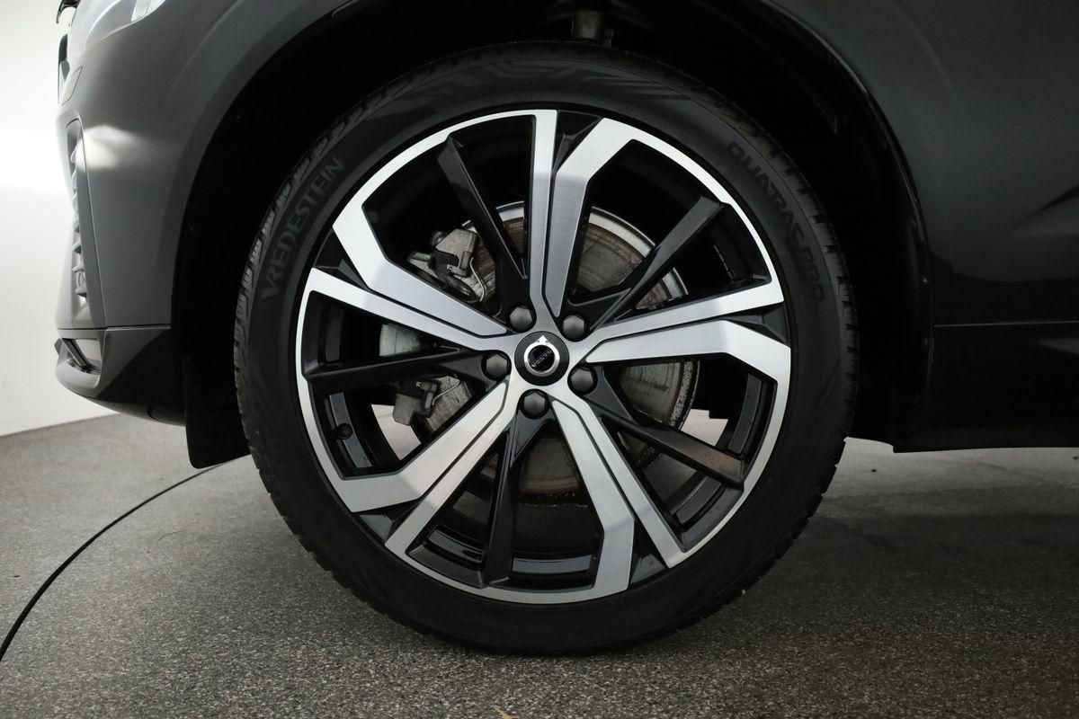 Volvo XC60 B4 AWD Plus Dark LED Pano ACC Kam 21" AHK