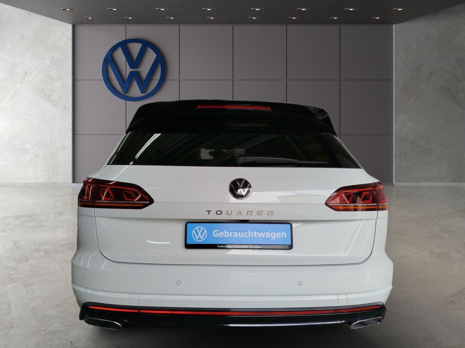 Volkswagen Touareg 3.0 TDI 4Motion R-Line - Samsaru's Car Outlet