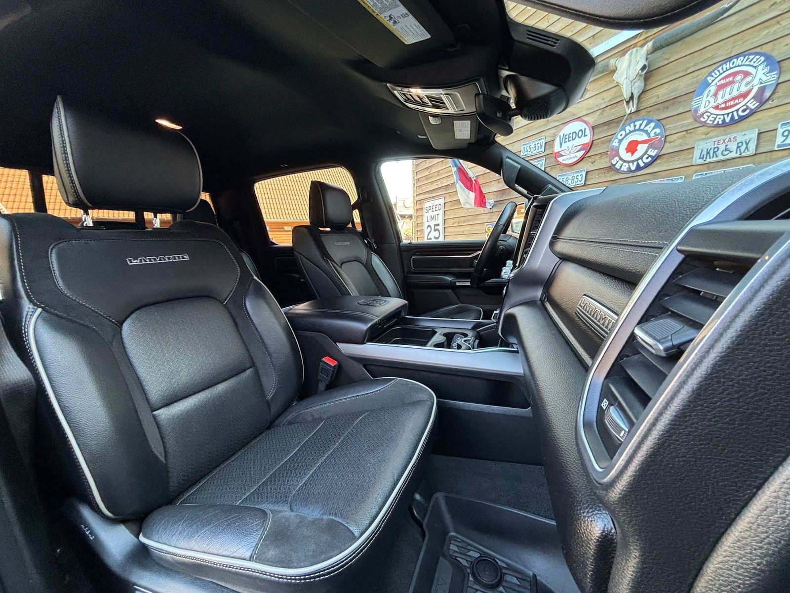 Dodge RAM 1500 Laramie 5,7L 4x4 AHK 12´´LED H&K LPG