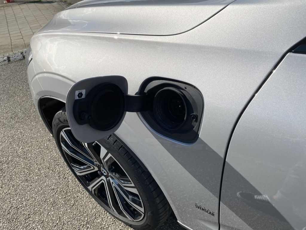 Volvo XC60 R Design Recharge Plug-In Hybrid AWD T8 Twi