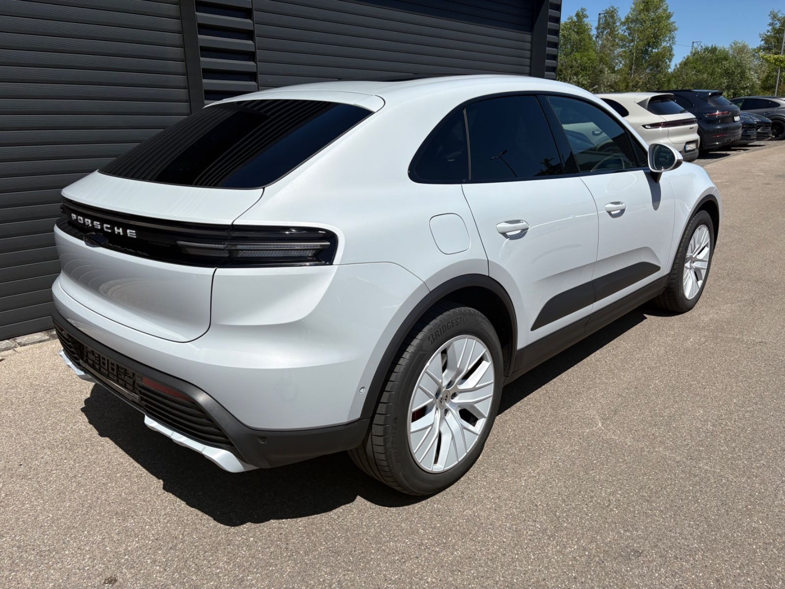 Porsche Macan Electric 4 S - Samsaru's Car Outlet
