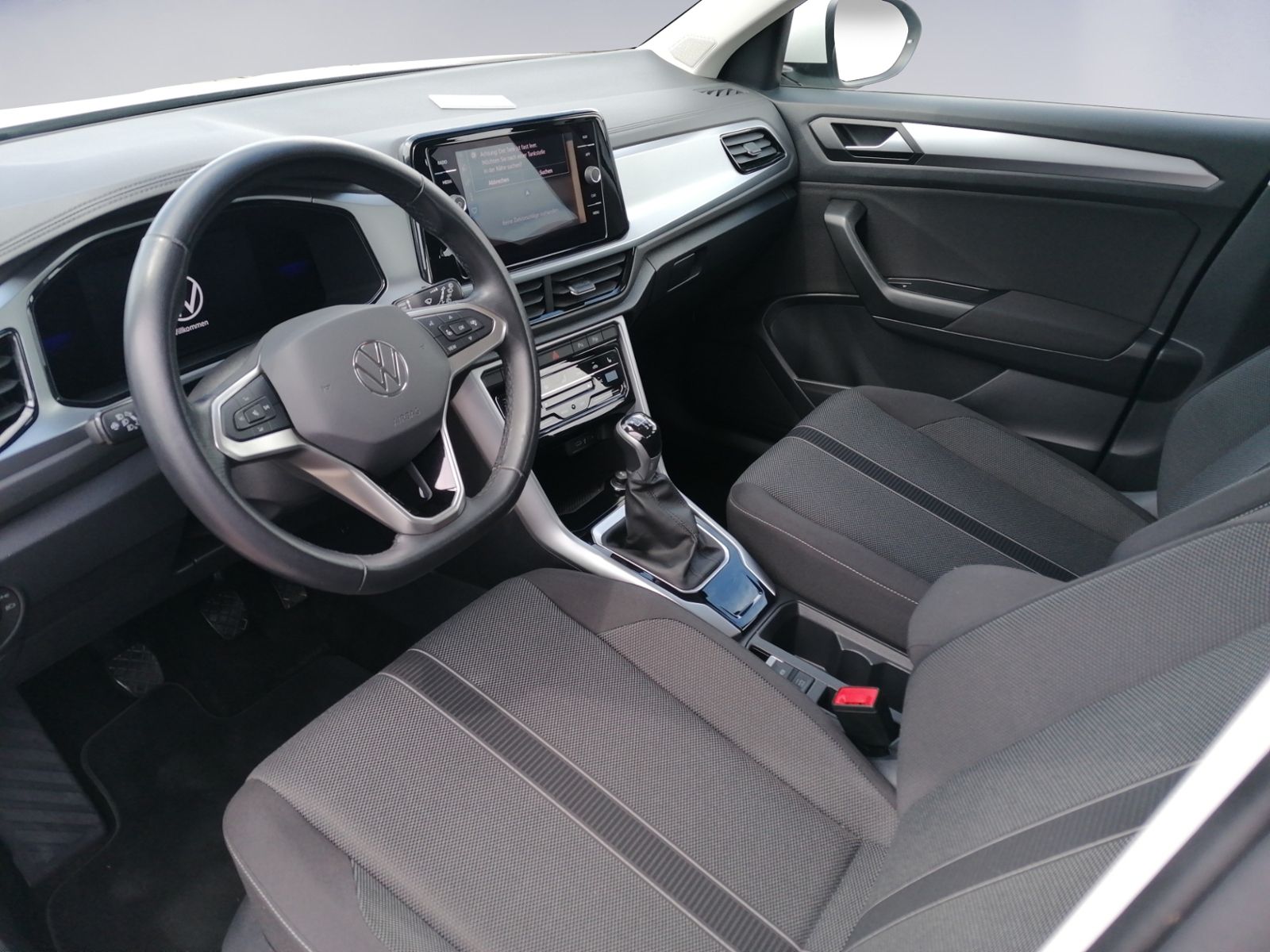 Volkswagen T-Roc 1.0 TSI Life - Samsaru's Car Outlet