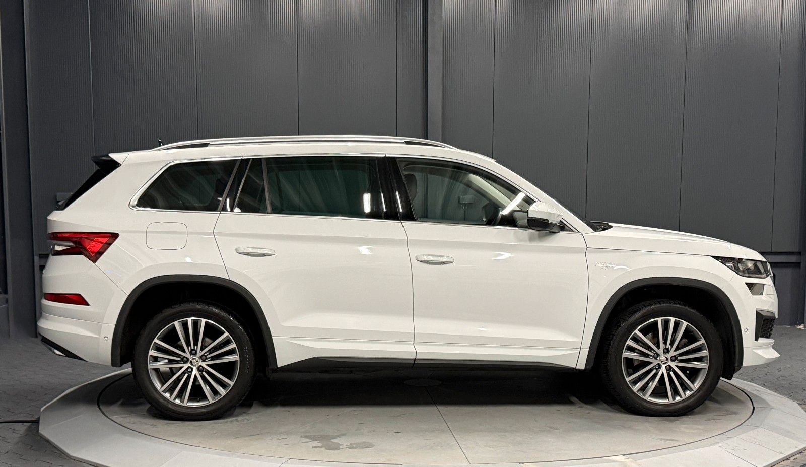 Skoda Kodiaq L&K 4x4 *LEDER*MASSAGE*360*AHK*Standhzg*