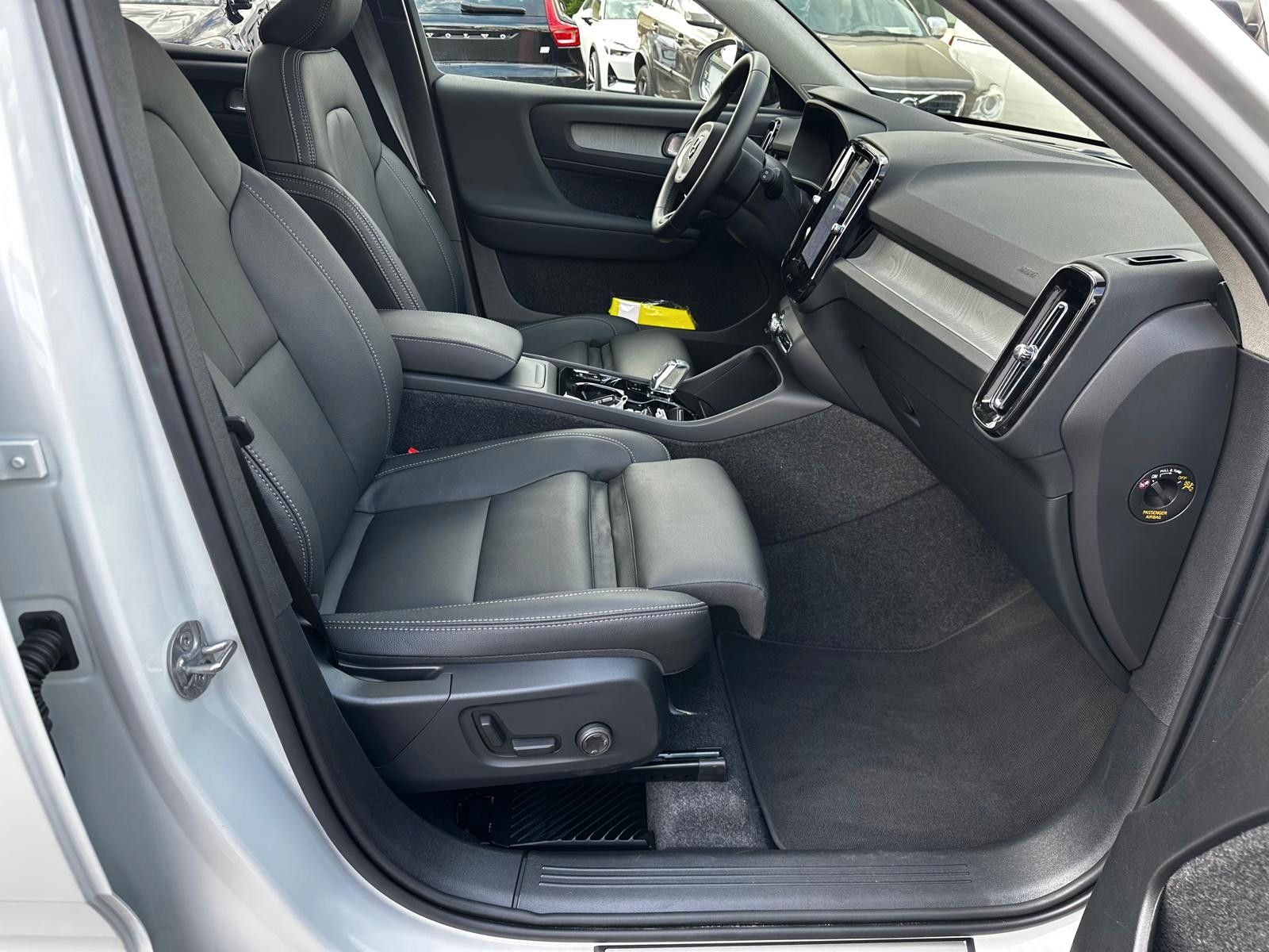 Volvo XC40 B3 Plus Dark Leder,AHK,Pano,360°,BLIS,ACC