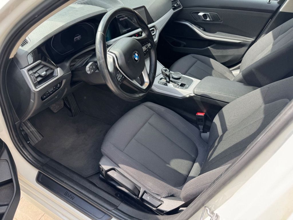 BMW 330e Aut. Advantage - Samsaru's Car Outlet