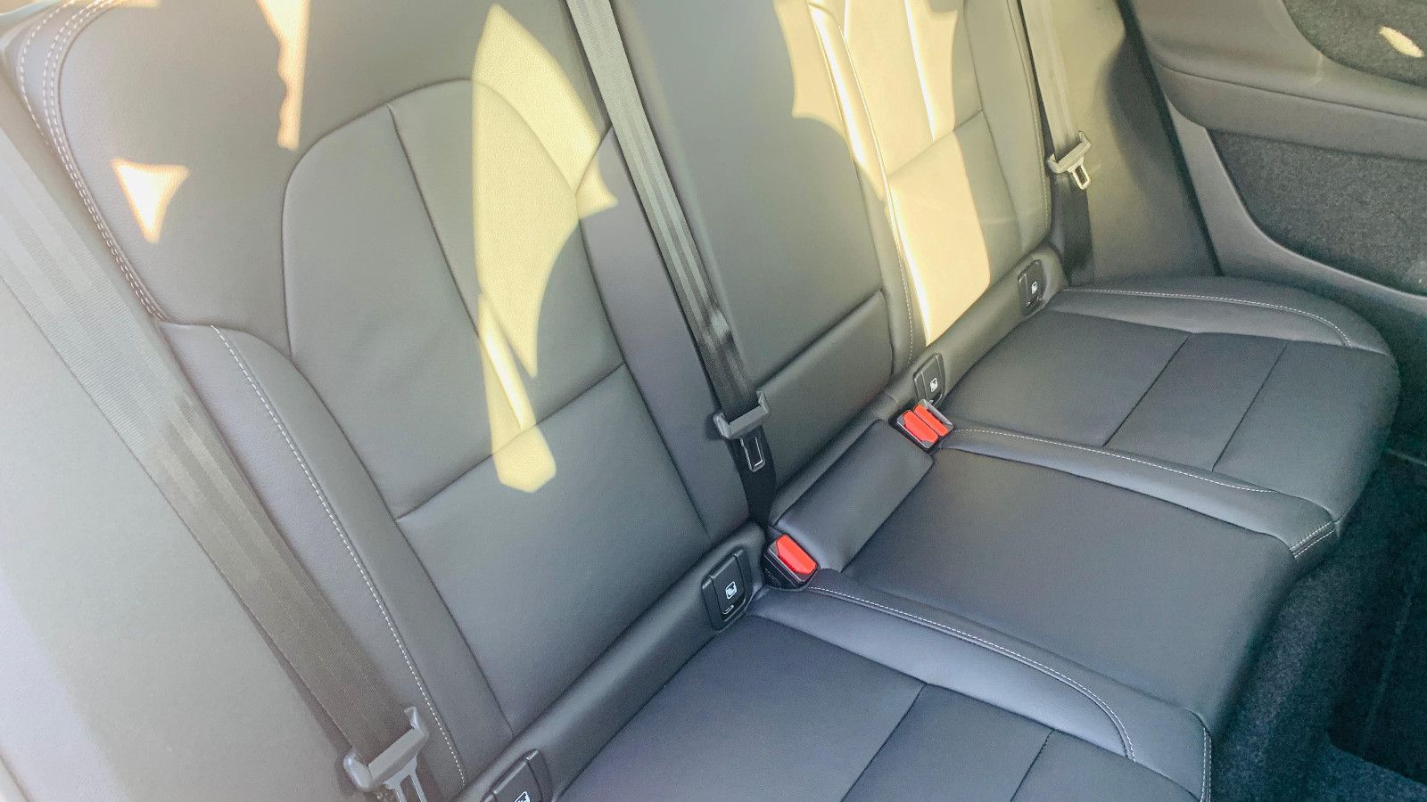 Volvo XC40 B3 Plus Dark AHK Pano ACC Pilot Navi 360°