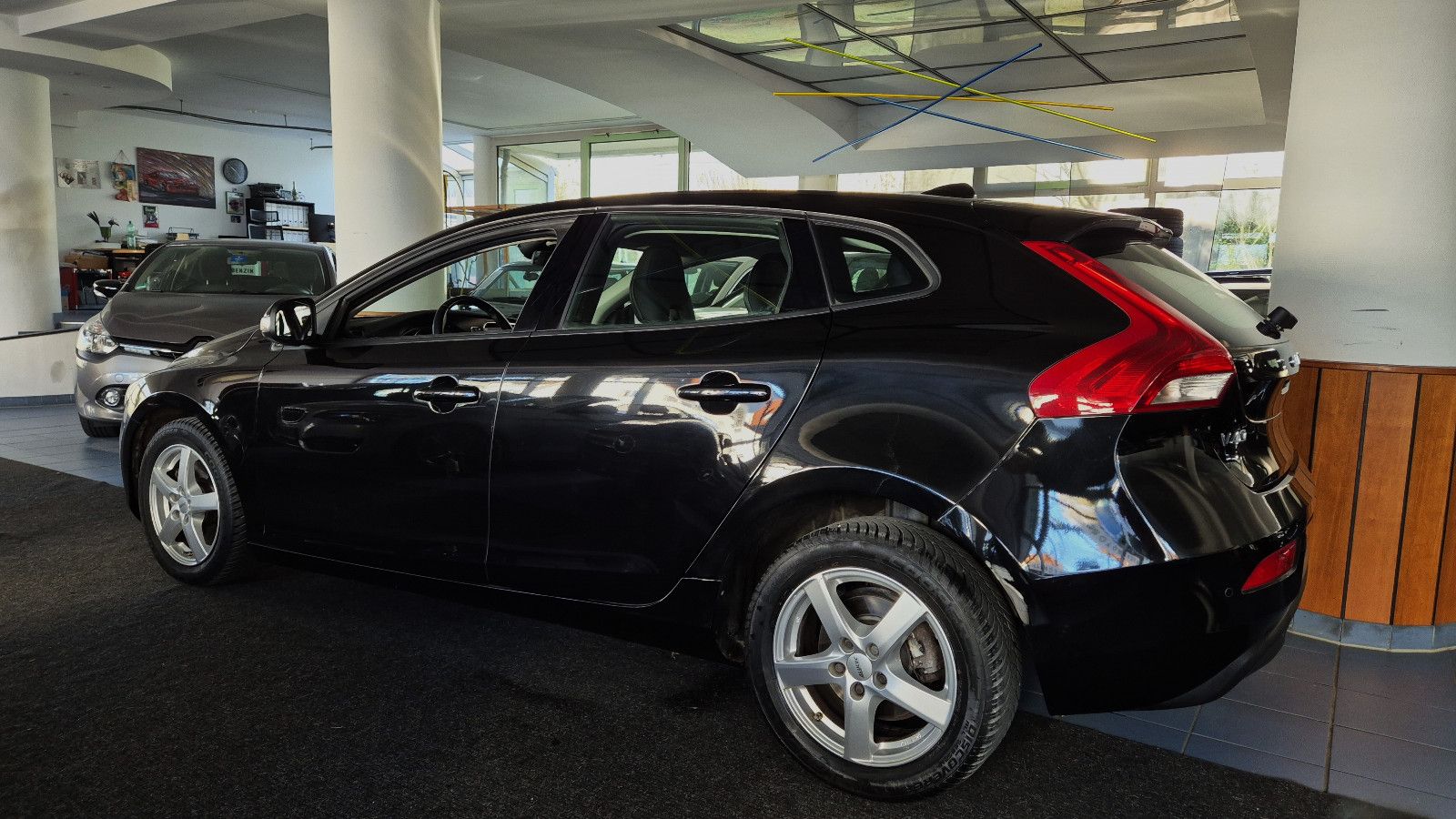 Volvo V40 Kinetic/LED/Navi/PTS/RFK/SHZ/Temp