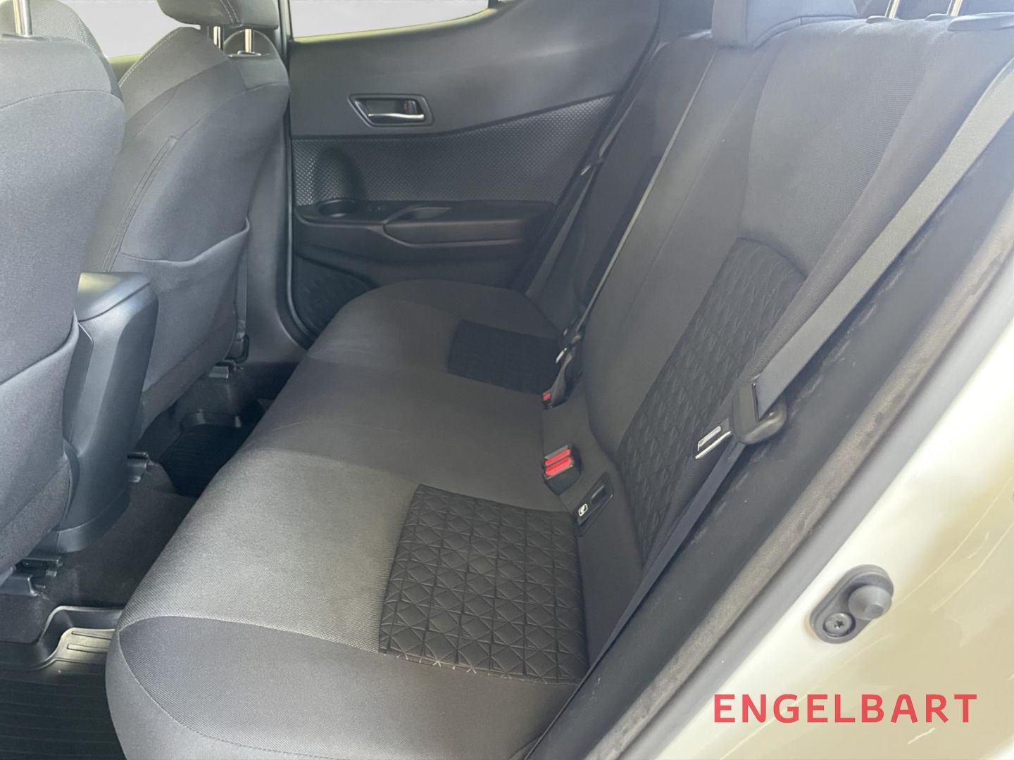 Toyota C-HR 1.8 Hybrid Lounge - Samsaru's Car Outlet