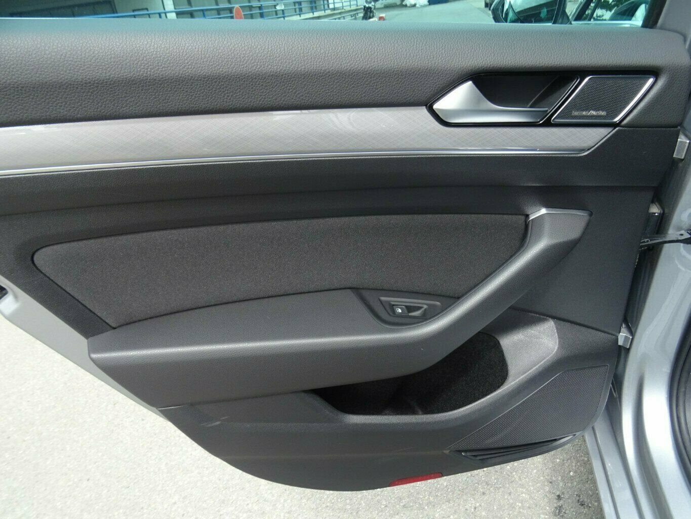 Volkswagen Passat Variant 2.0 TDI Autom - Samsaru's Car Outlet