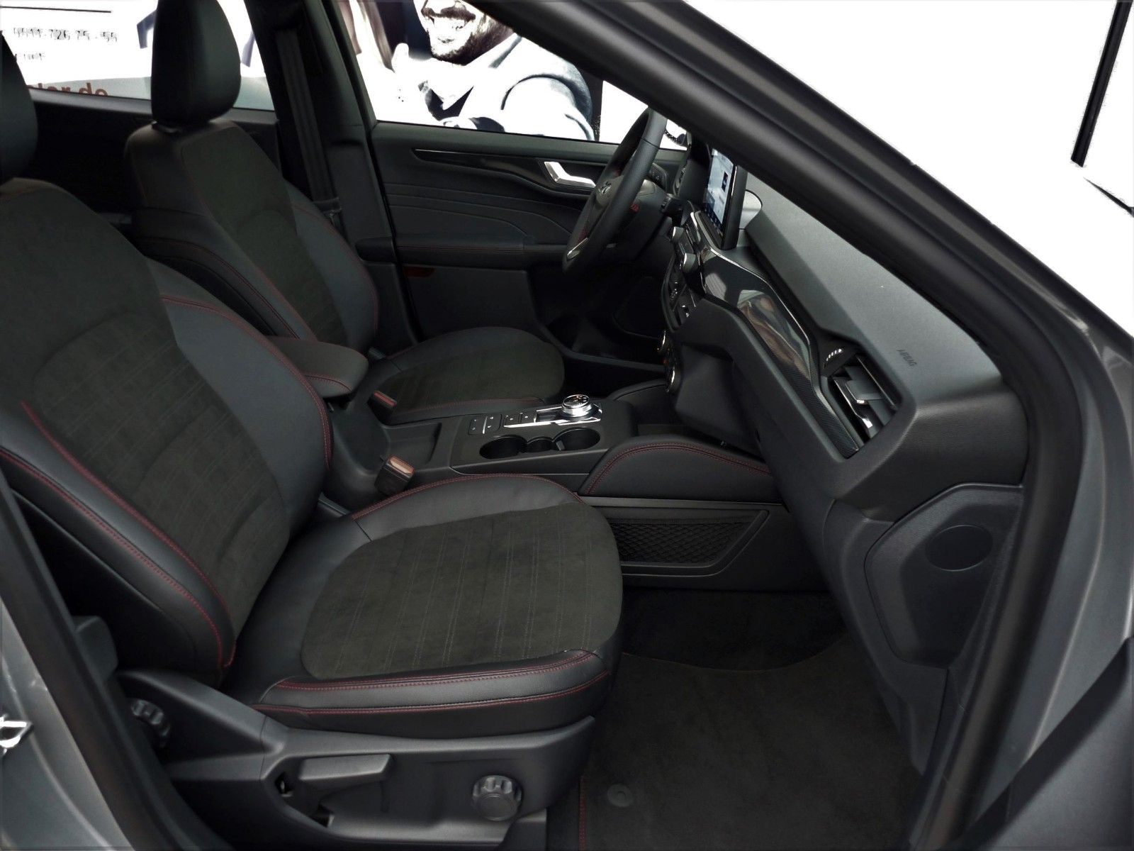 Ford Kuga Hybrid 4X4 ST-Line X - Samsaru's Car Outlet