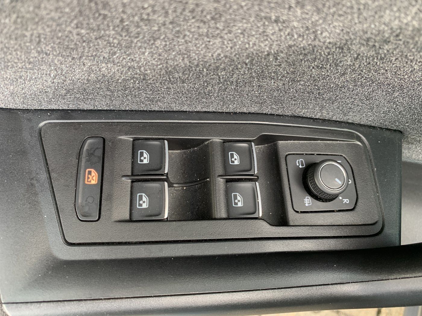 Volkswagen T-Roc Move - Samsaru's Car Outlet
