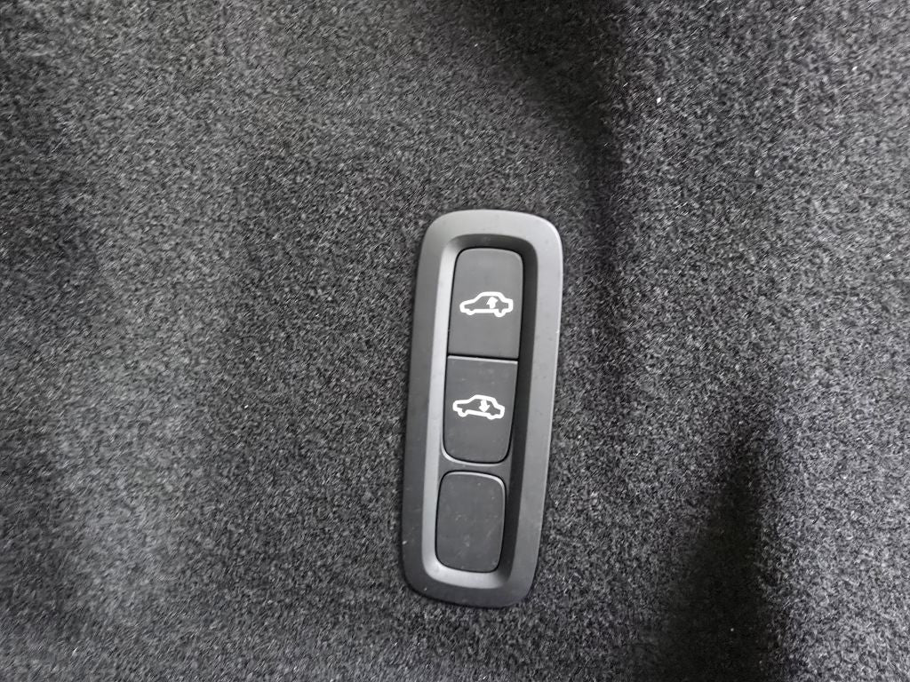 Volvo XC60 B4 D AWD Ultimate - Samsaru's Car Outlet