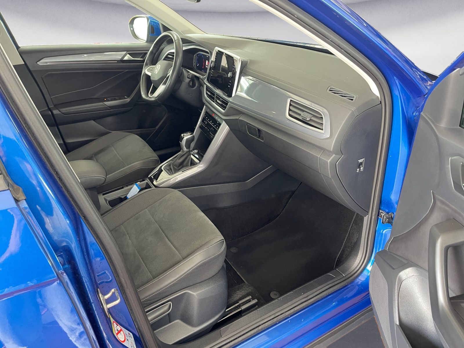 Volkswagen T-Roc 1.5 TSI - Samsaru's Car Outlet