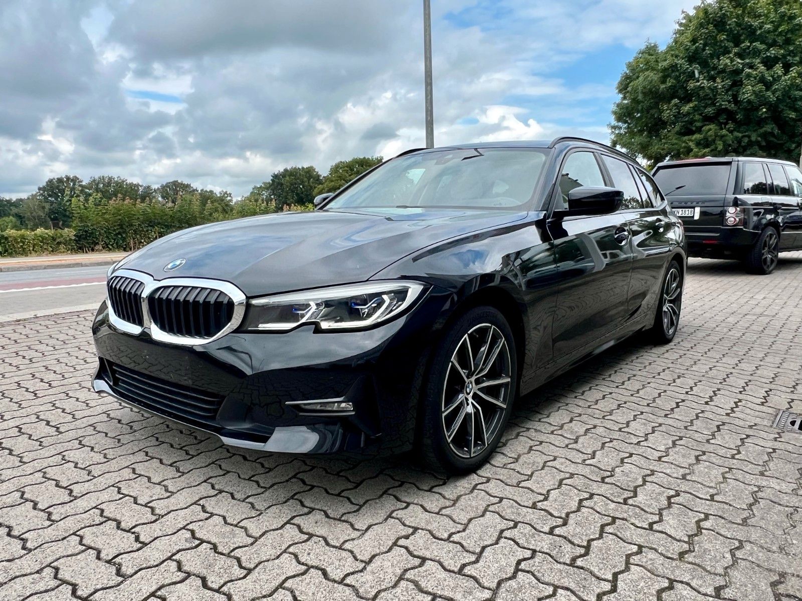 BMW 320i - Samsaru's Car Outlet