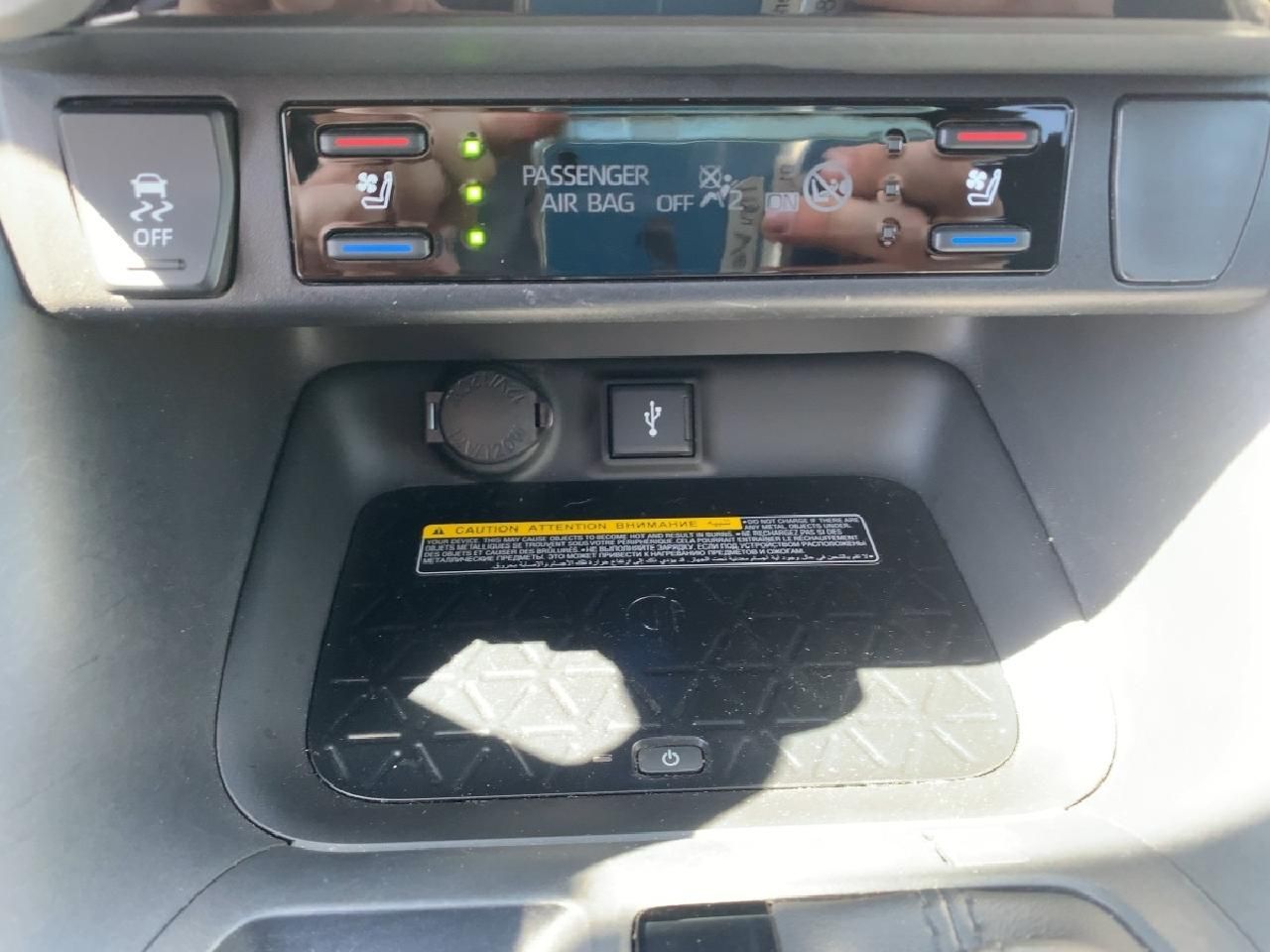 Toyota RAV 4 2.5l Hybrid 4x4 Lounge - Samsaru's Car Outlet