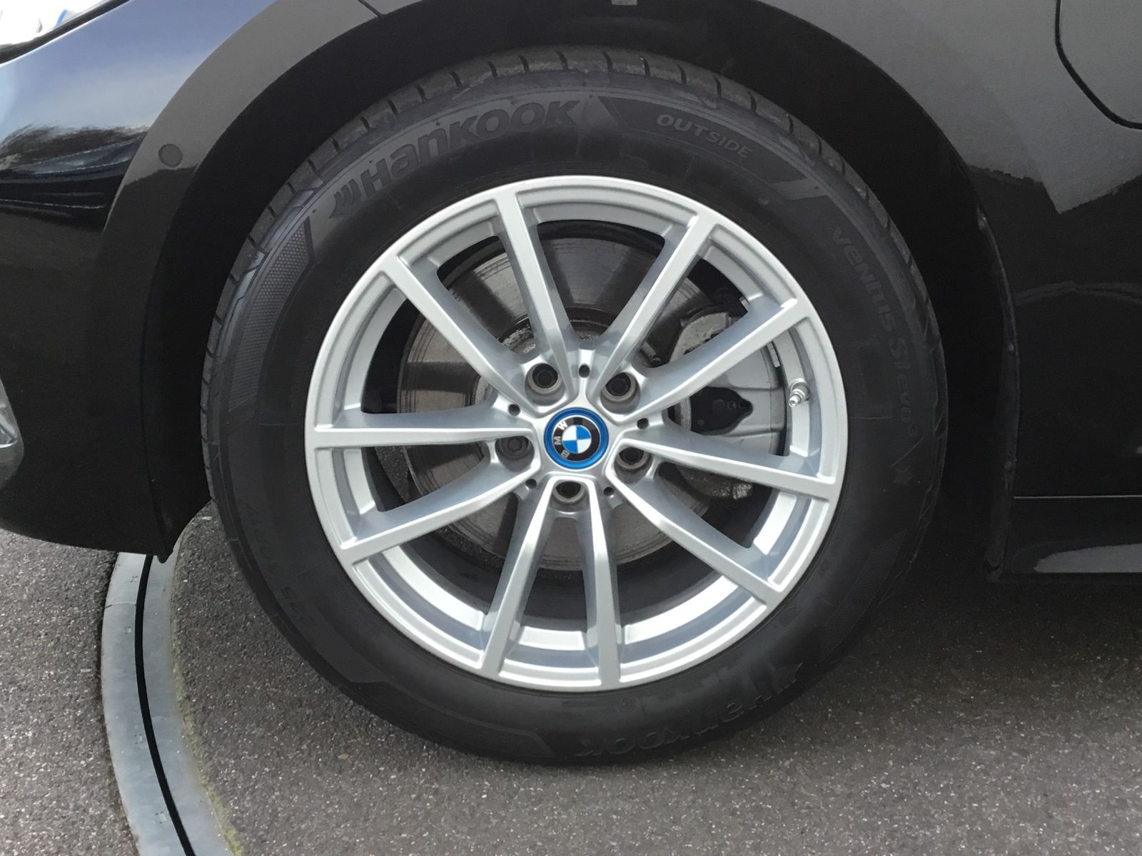 BMW 330e xDrive Touring LC PROF+HUD+PANO+AHK+KAMERA