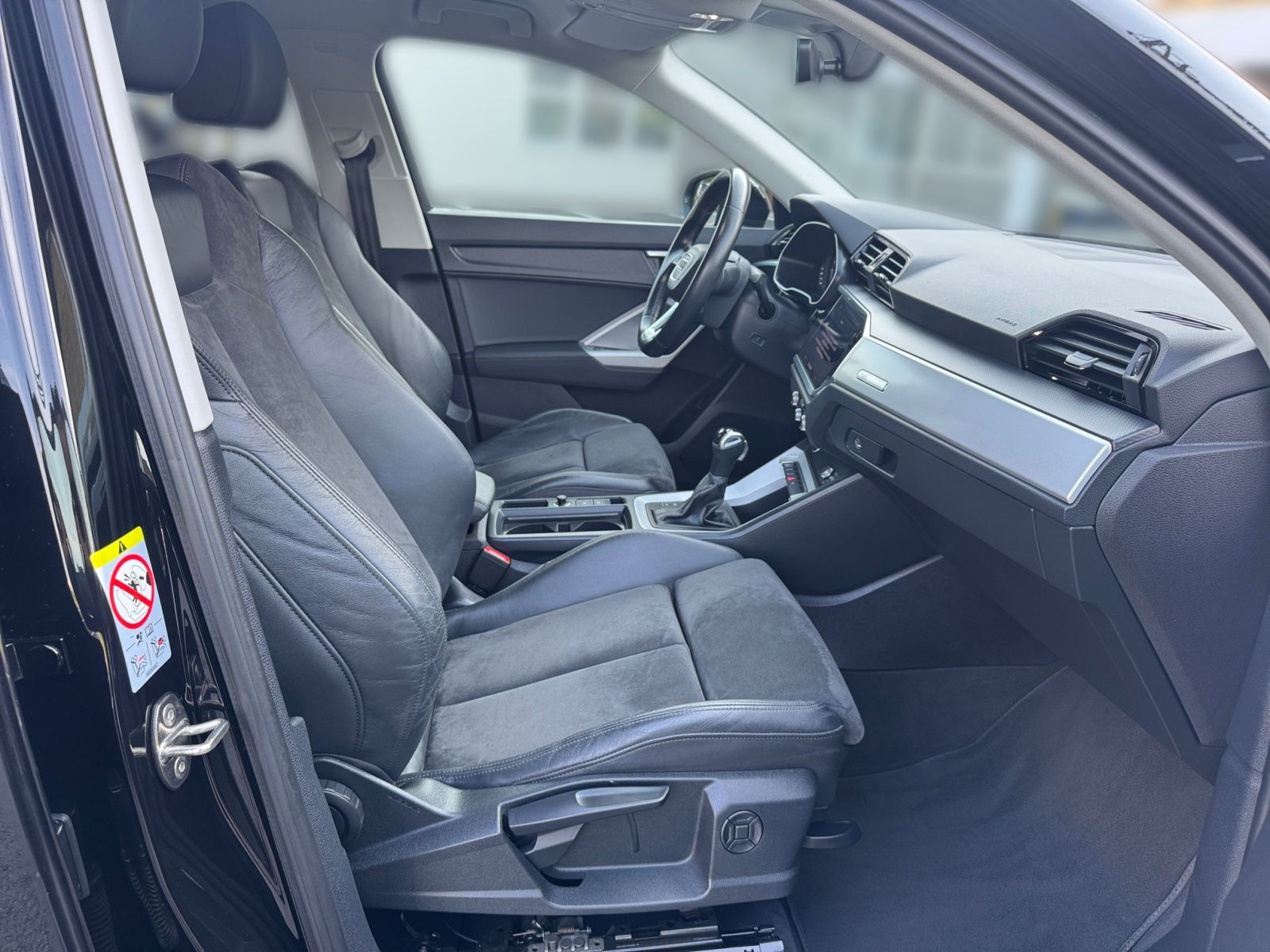 Audi Q3 S line 35TFSI LED AHK KAM NAV SHZ PDC