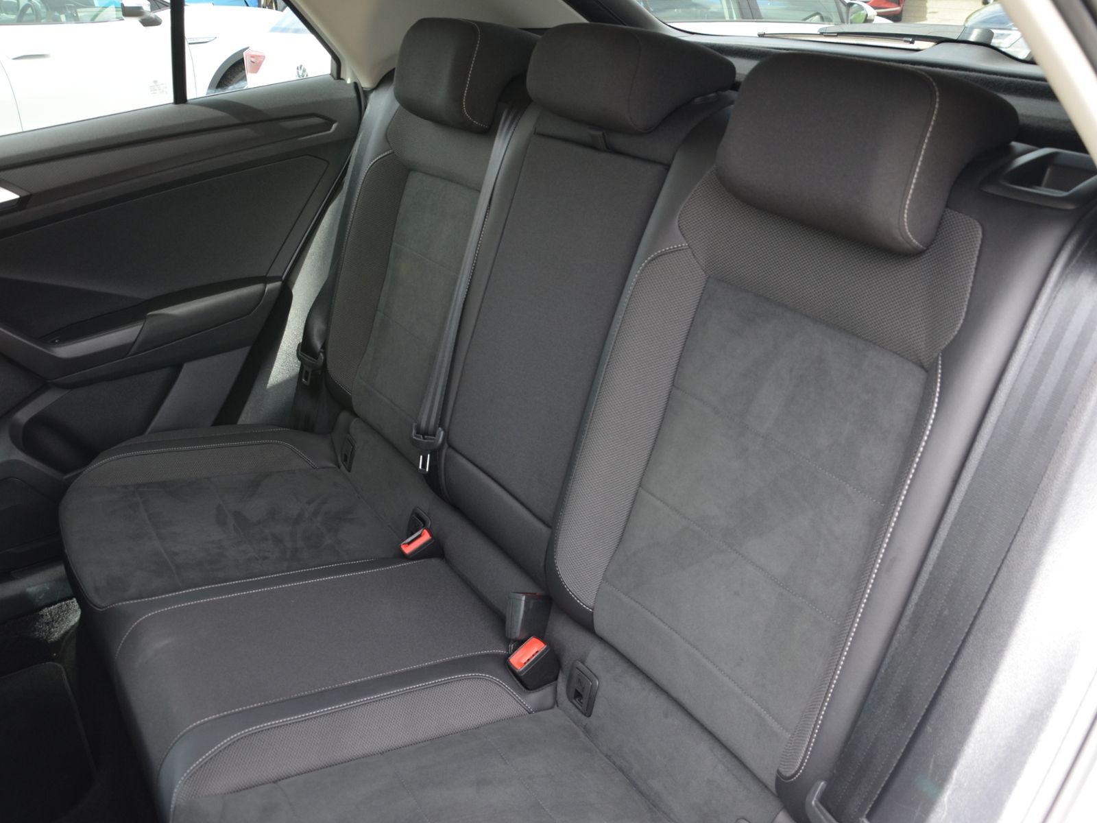 Volkswagen T-Roc PA Style 1.5 TSI - Samsaru's Car Outlet