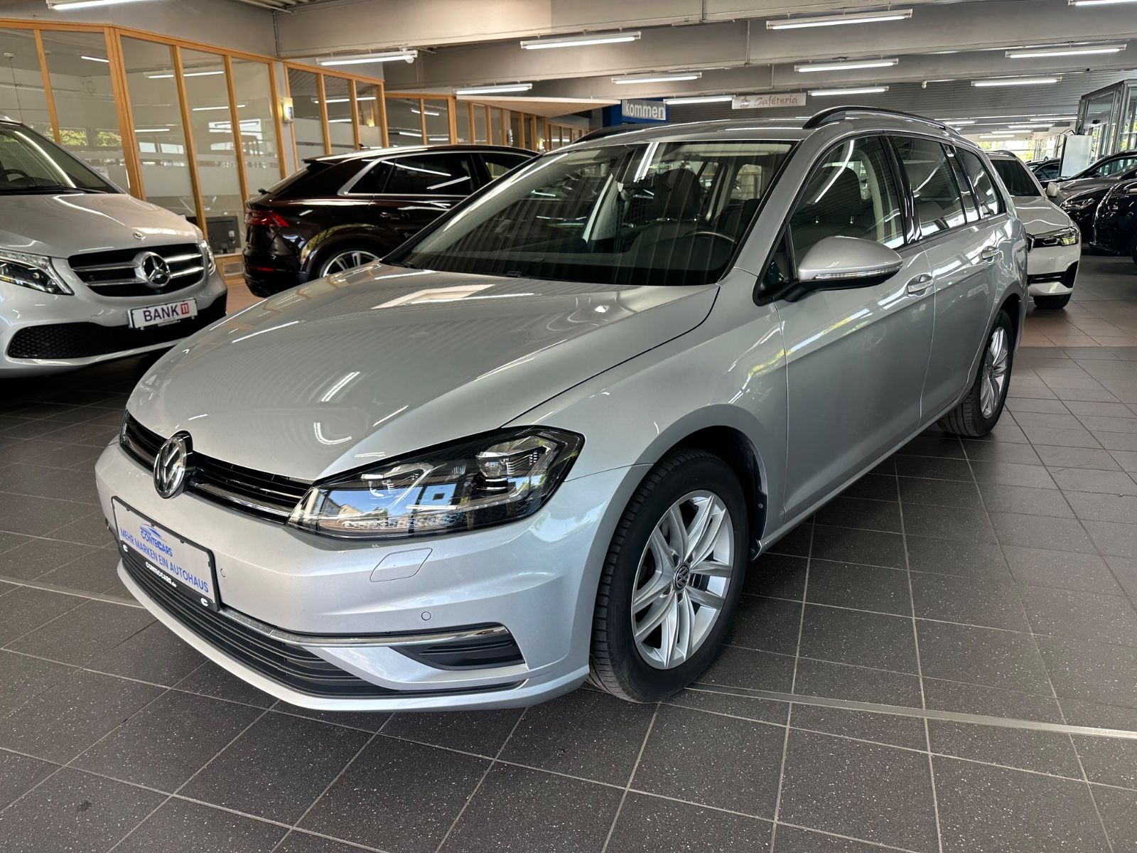 Volkswagen Golf VII 2.0 TDI Var. Comfortline - Samsaru's Car Outlet