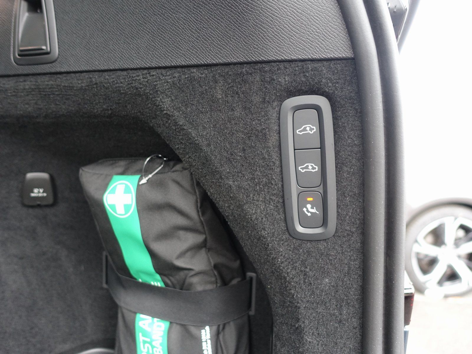 Volvo XC90 Plus Dark T8 AWD Plug-in Hybrid//B&W/AHK