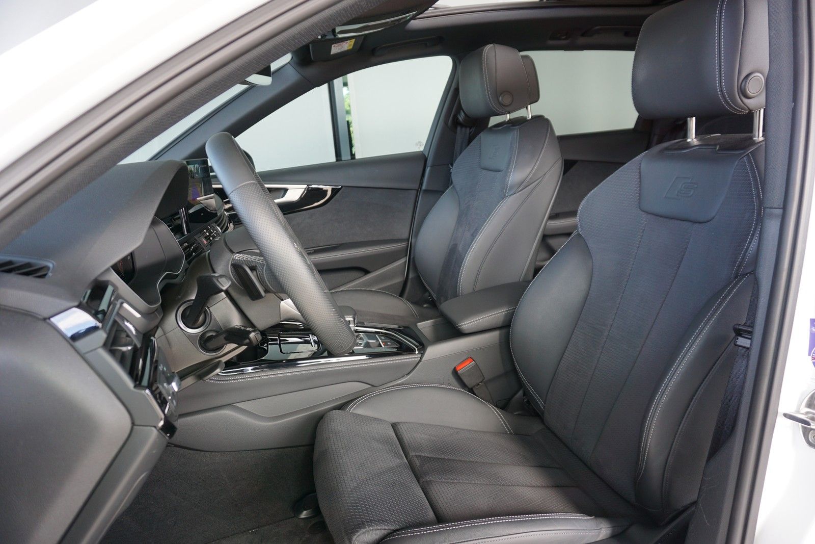 Audi A4 Avant 40 TDi S tronic S line - Samsaru's Car Outlet