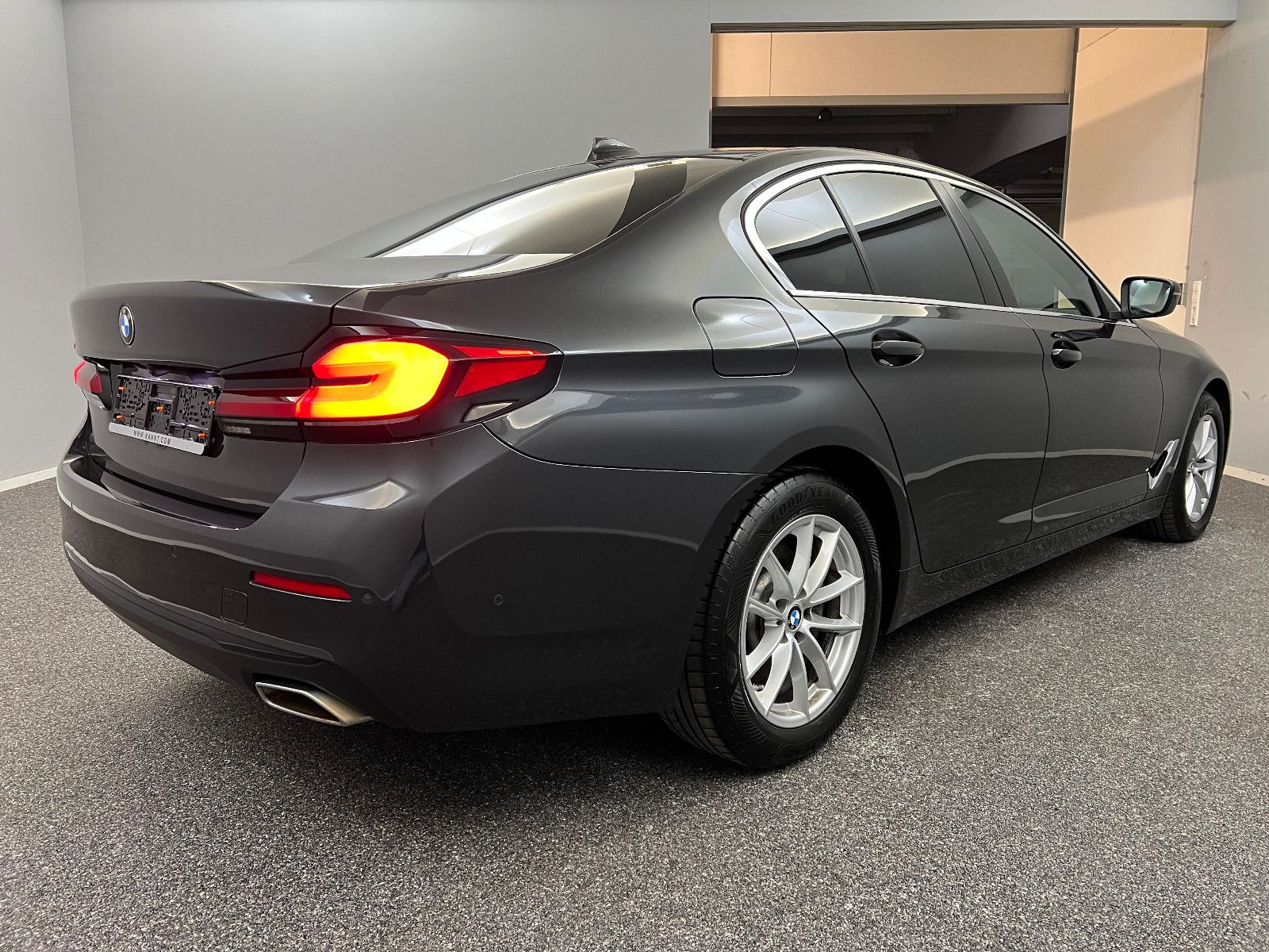 BMW 520d xDrive LED*CARPLAY*WERKSGARANTIE 11/25*MEGA