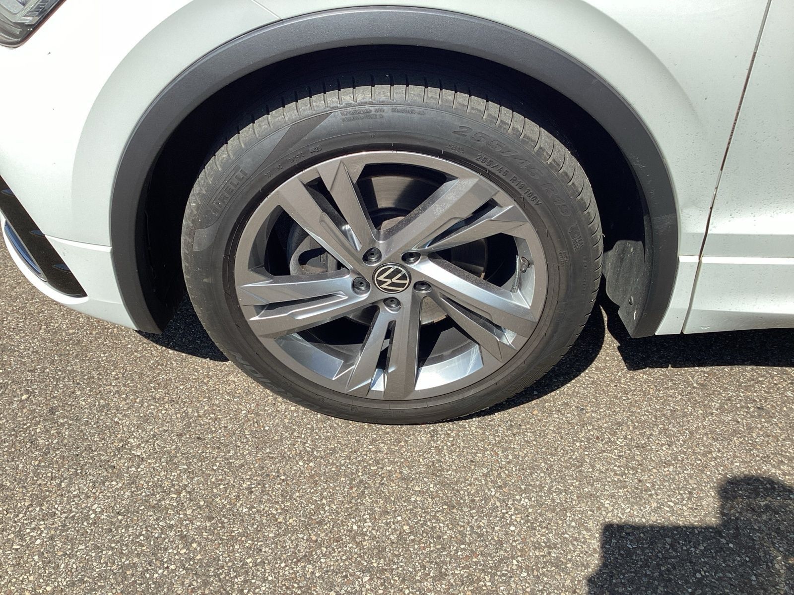 Volkswagen Tiguan 2.0TDI R-Line 4M DSG - Samsaru's Car Outlet