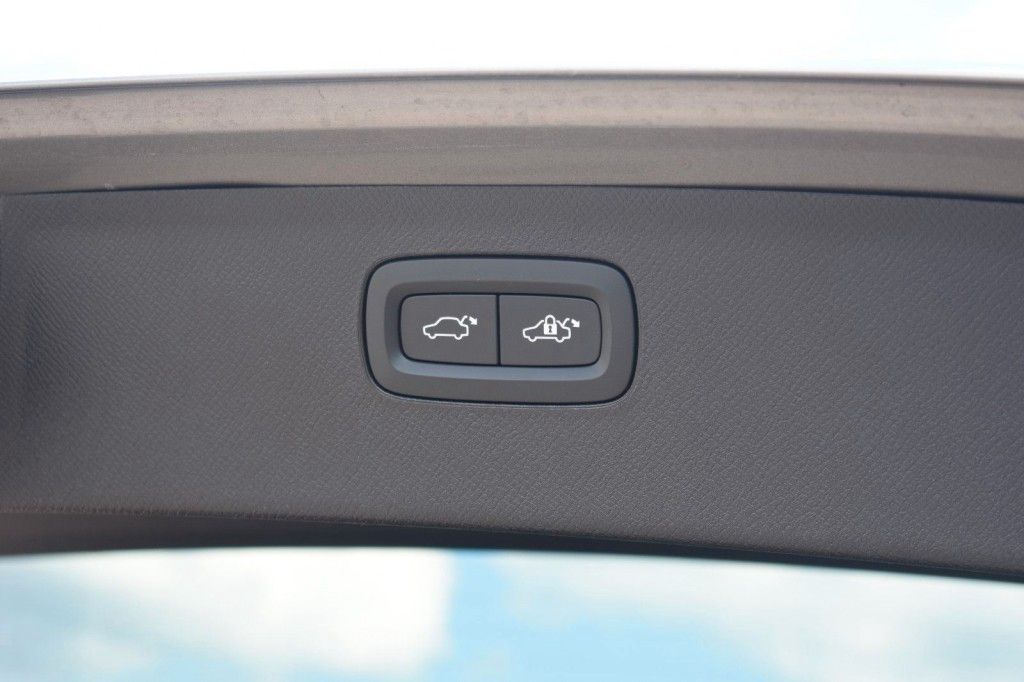 Volvo XC90 B5 D AWD R-Design*PANO*STHZ*LUFT*360*H&K*QI