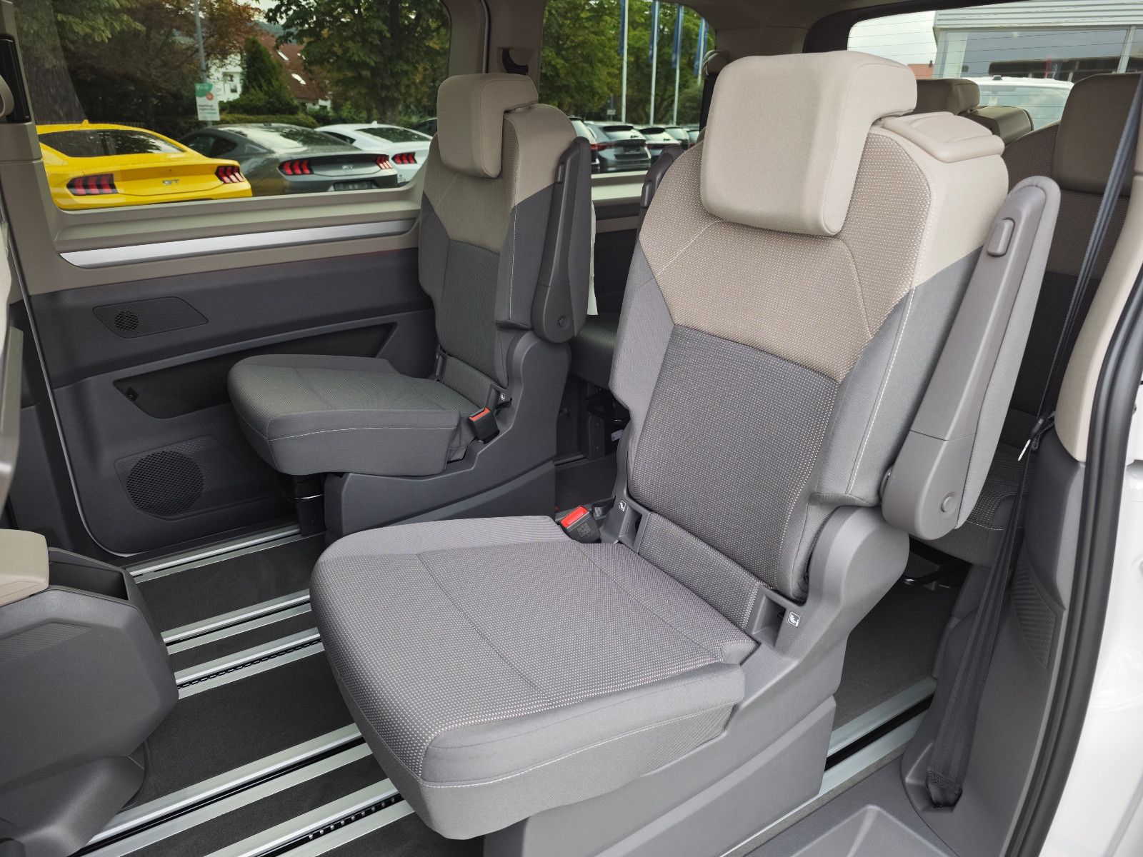 Volkswagen T7 Multivan Life - Samsaru's Car Outlet