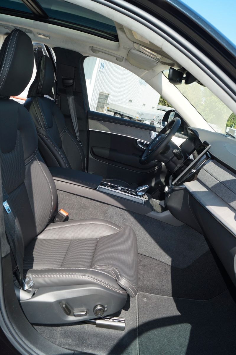 Volvo XC90 T8 AWD PlugIn Hybrid Ultra Dark 7-Sitze Aut