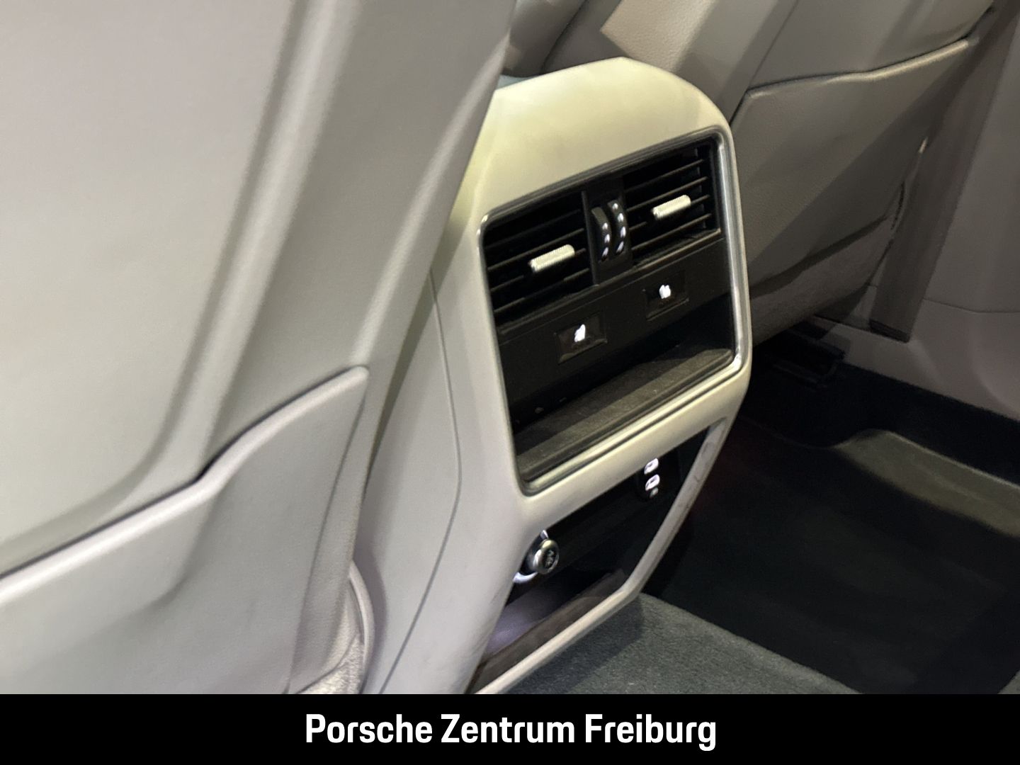 Porsche Cayenne E-Hybrid Coupe Platinum Edition Head-Up
