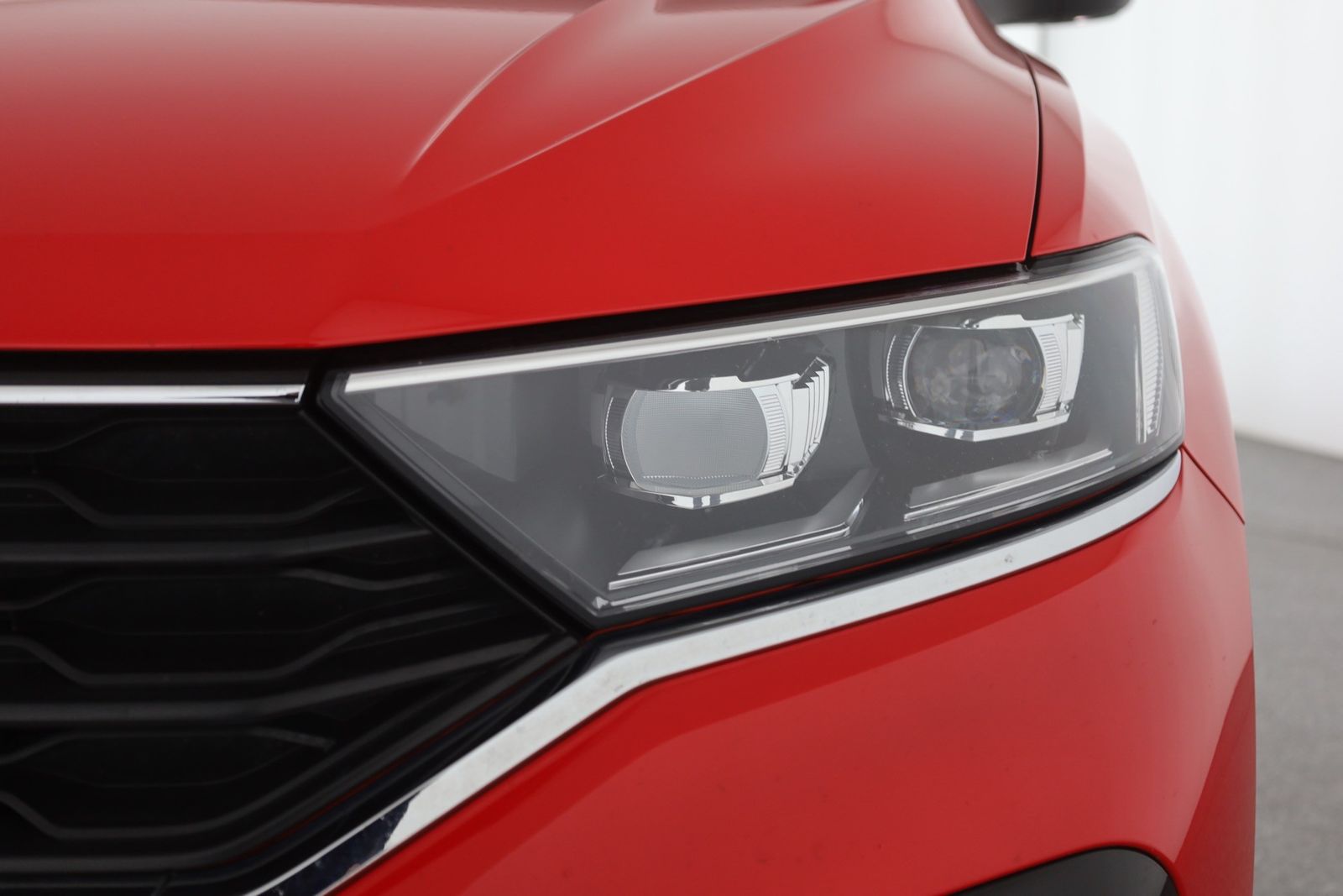 Volkswagen T-Roc 2.0 TSI R 4Motion - Samsaru's Car Outlet
