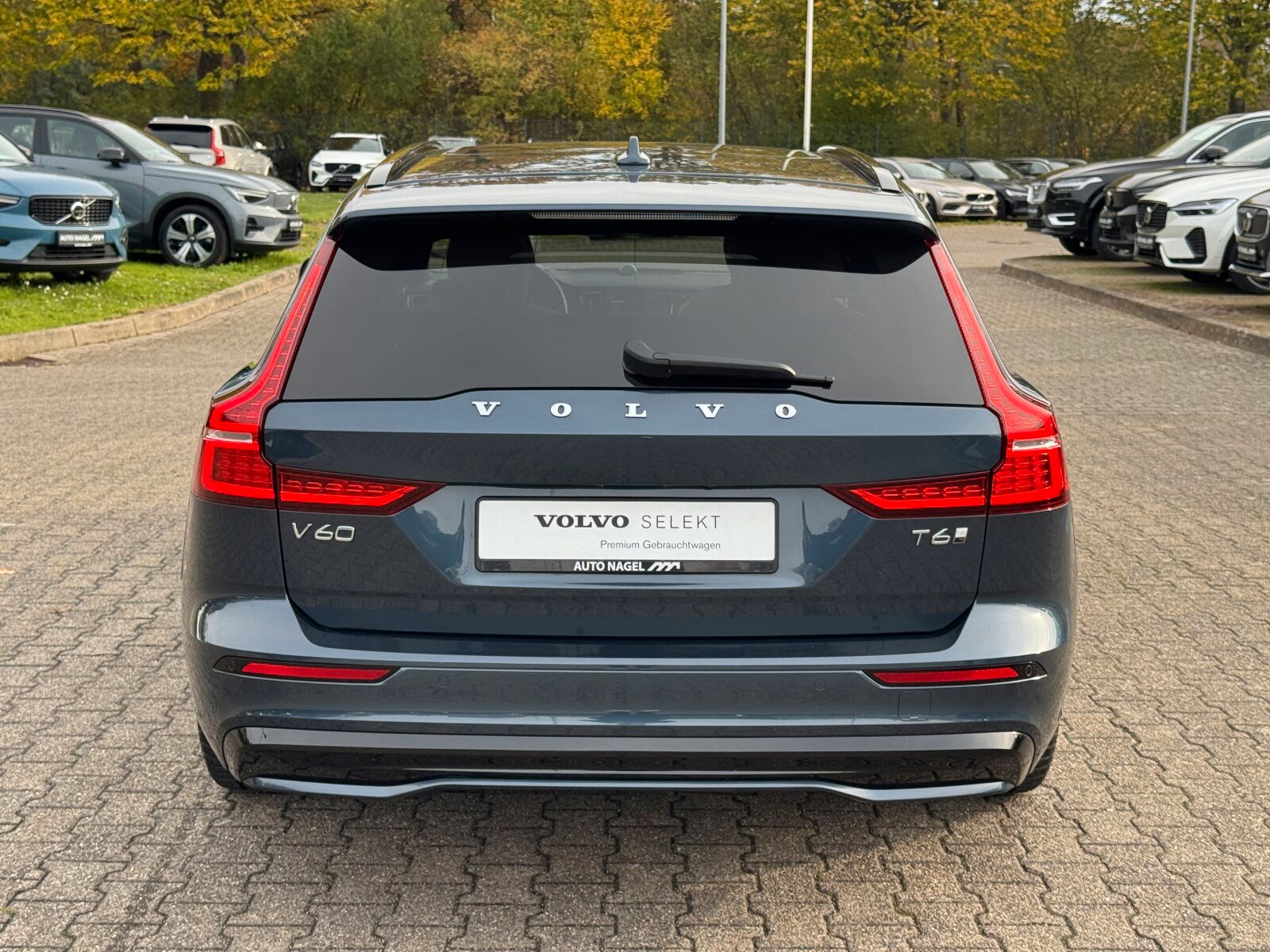 Volvo V60 T6 Ultra Dark B&W|MASSAGE|LEDER BRAUN|AHK|